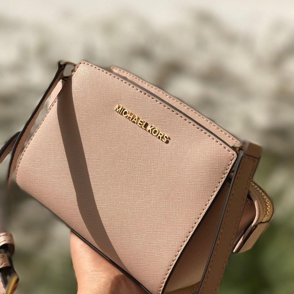 Michael Kors Selma pink Mini Leather Crossbody Bag - Picture 2 of 5